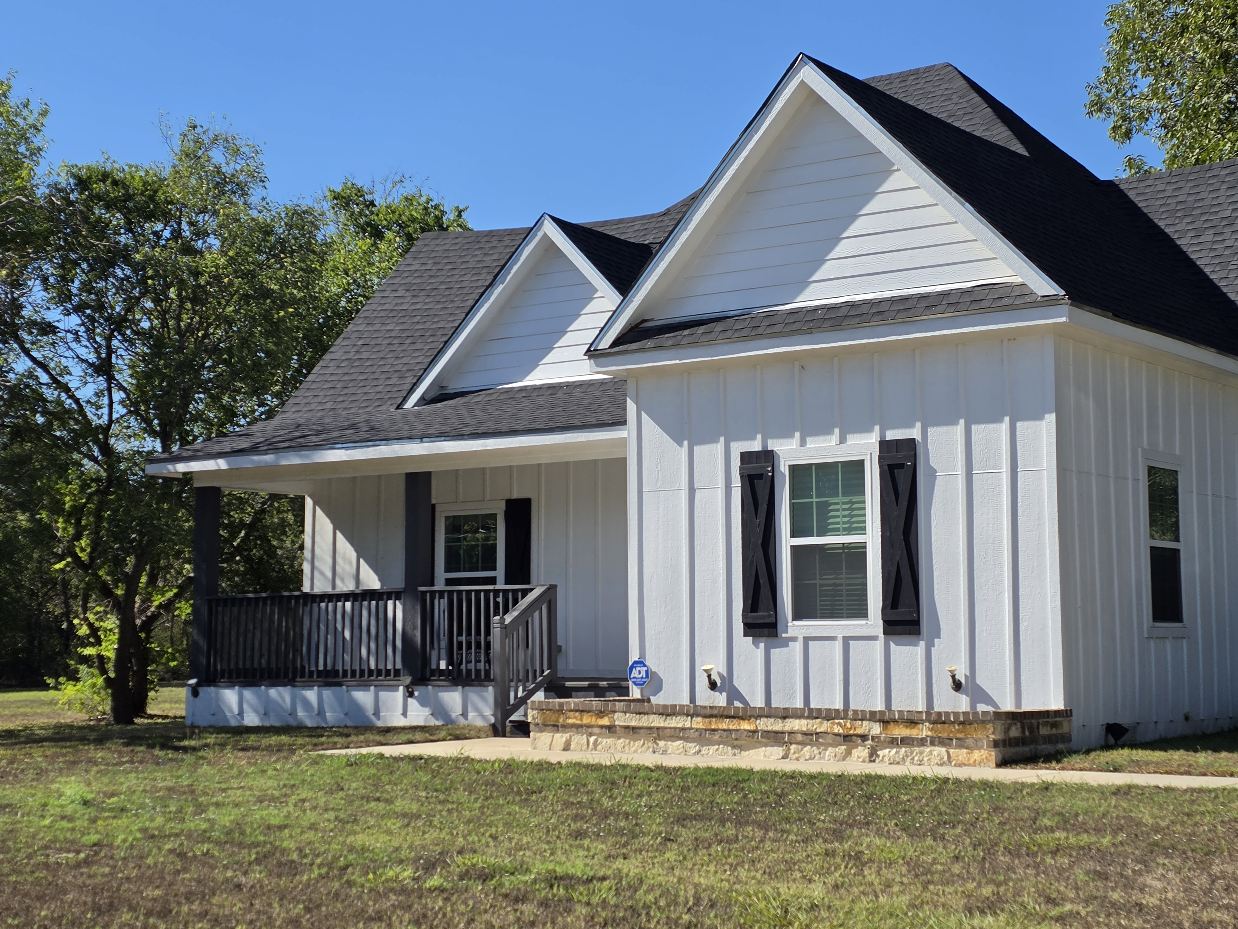 901 S. Hall St., Ennis, TX